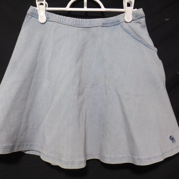 ABERCROMBIE KIDS, size 13 / 14, faded blue denim skirt, pockets, BNWT